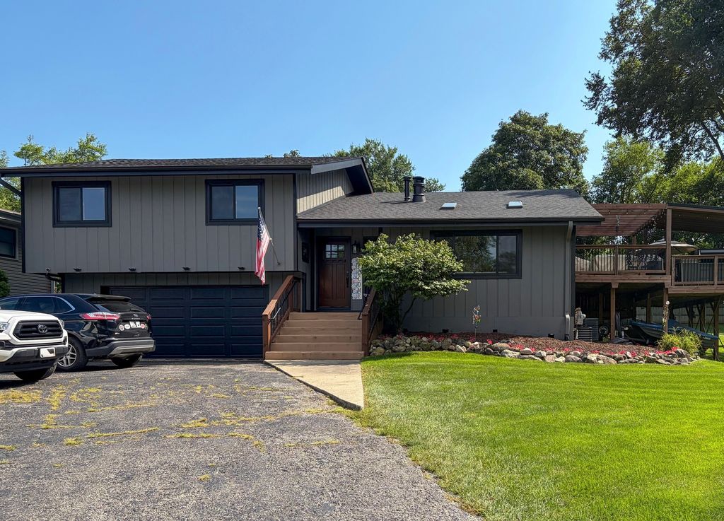 209 W Chicago Avenue, Westmont, IL 60559