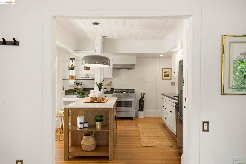 Image 13 of property listing at 1655 E 38th Street, Oakland, CA 94602