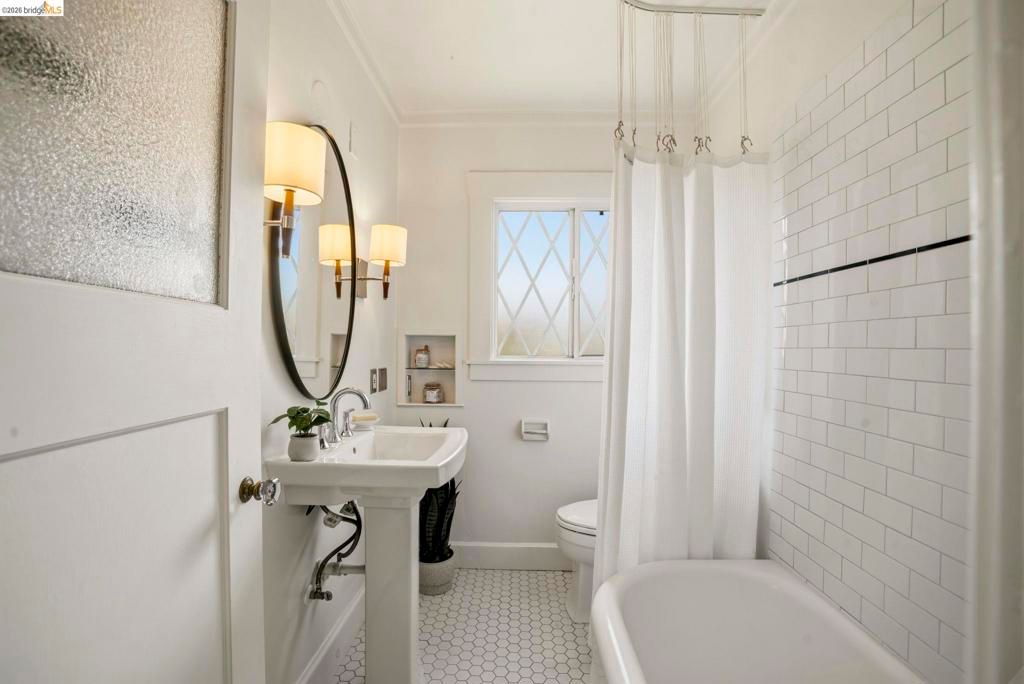 Image 23 of property listing at 1655 E 38th Street, Oakland, CA 94602