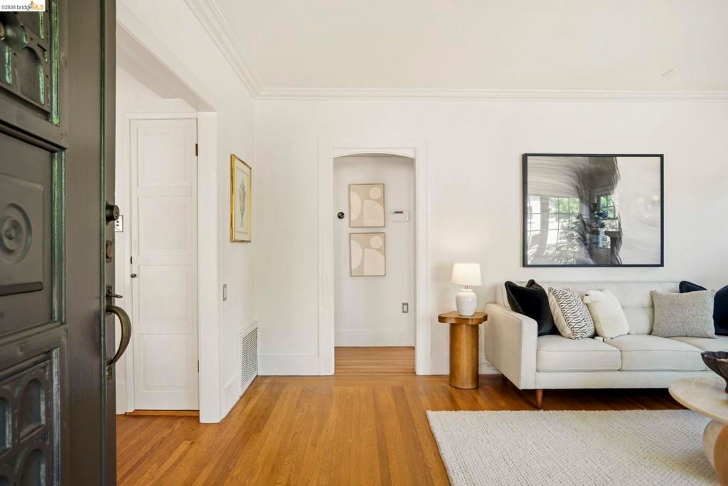 Image 4 of property listing at 1655 E 38th Street, Oakland, CA 94602