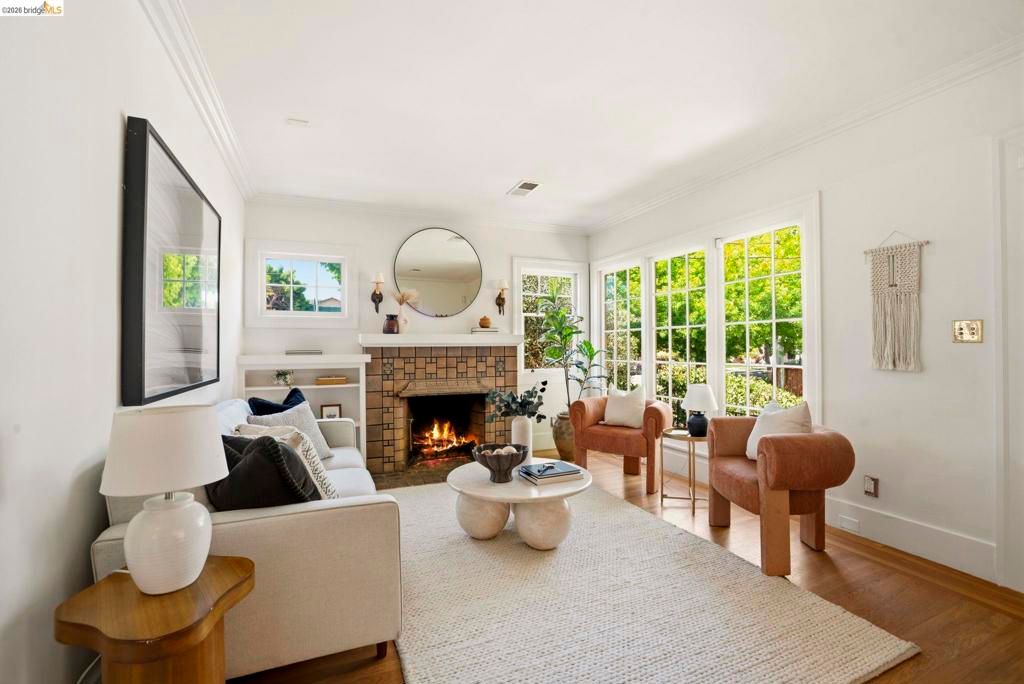 Image 6 of property listing at 1655 E 38th Street, Oakland, CA 94602