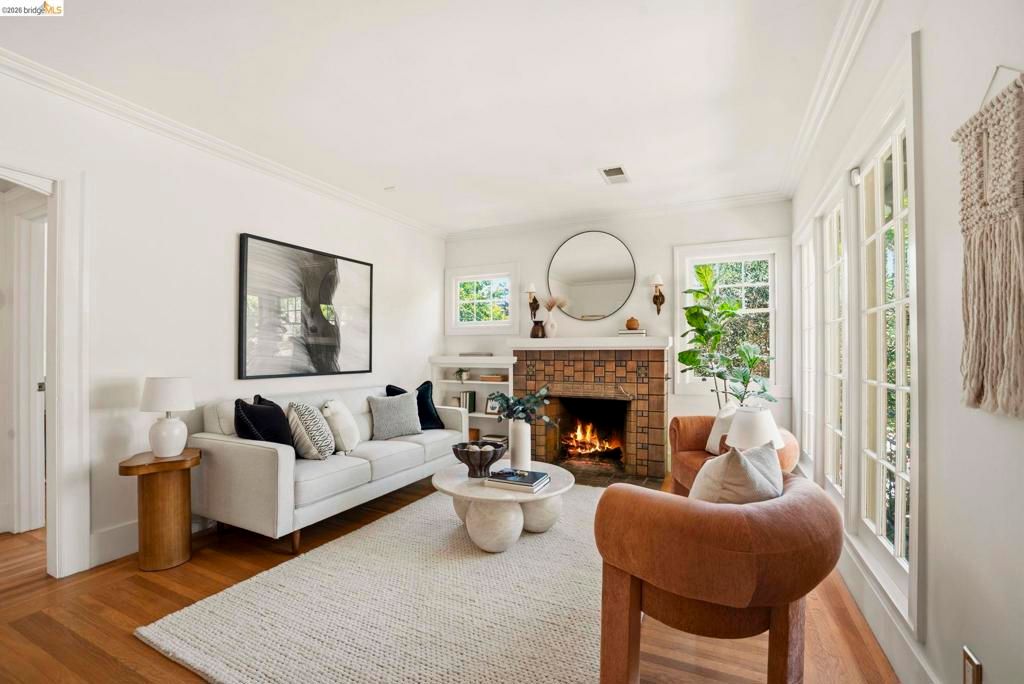 Image 7 of property listing at 1655 E 38th Street, Oakland, CA 94602