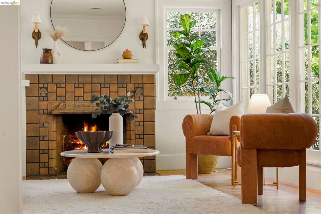 Image 8 of property listing at 1655 E 38th Street, Oakland, CA 94602