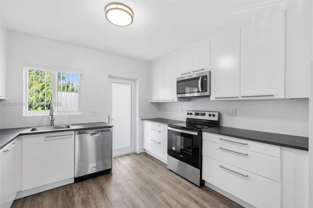 600 Layne Blvd 126, Hallandale Beach, FL 33009