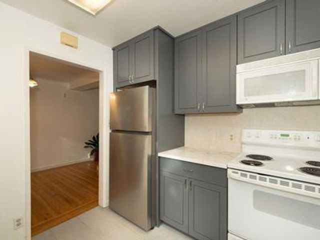 906908 Haddon Drive, San Mateo, CA 94402