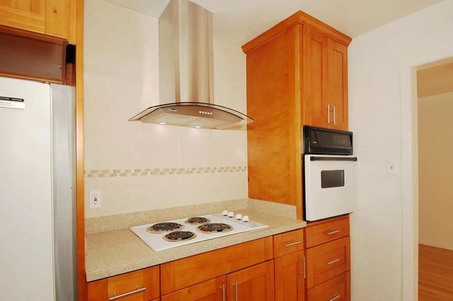 906908 Haddon Drive, San Mateo, CA 94402