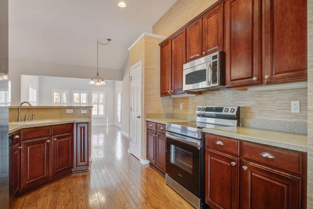 7559 Hawks Circle, Hanahan, SC 29410