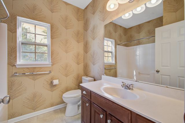 7559 Hawks Circle, Hanahan, SC 29410