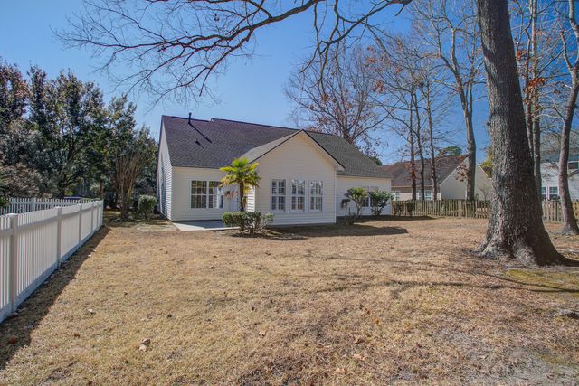 7559 Hawks Circle, Hanahan, SC 29410