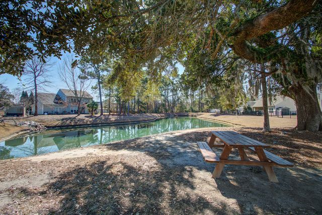 7559 Hawks Circle, Hanahan, SC 29410