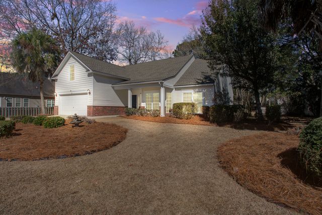 7559 Hawks Circle, Hanahan, SC 29410