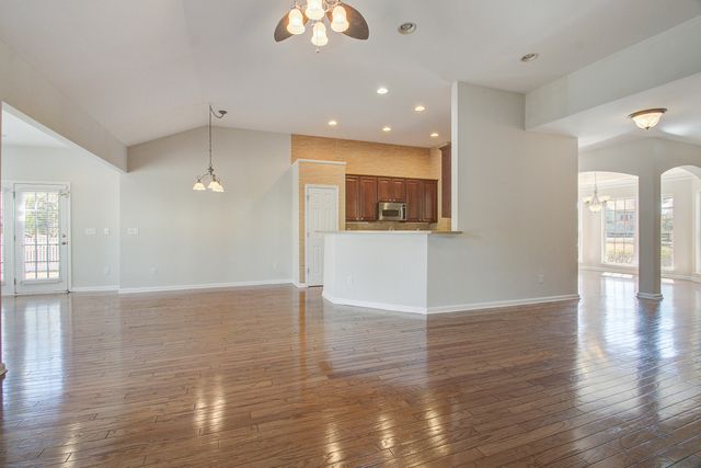 7559 Hawks Circle, Hanahan, SC 29410