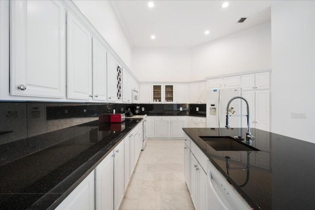 2514 Players Court, Wellington, FL 33414