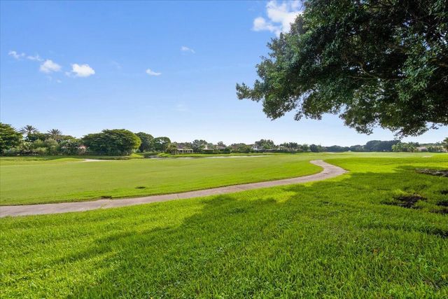2514 Players Court, Wellington, FL 33414