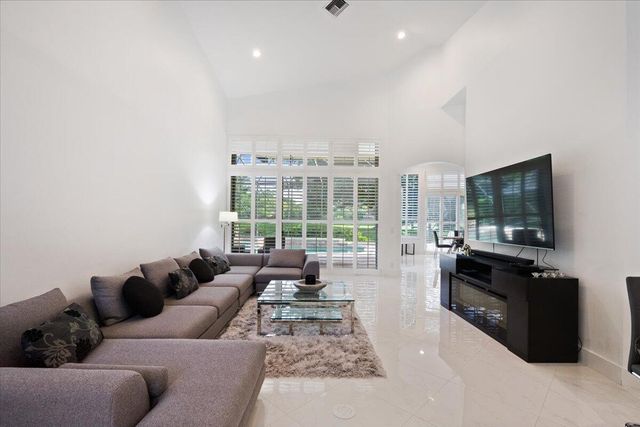 2514 Players Court, Wellington, FL 33414