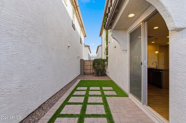 43265 N PLUM Street, San Tan Valley, AZ 85140