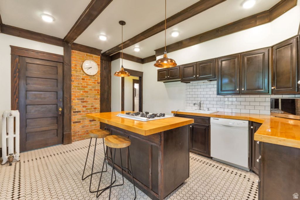 Image 6 of property listing at 2536 S JACKSON AVE, Ogden, UT 84401