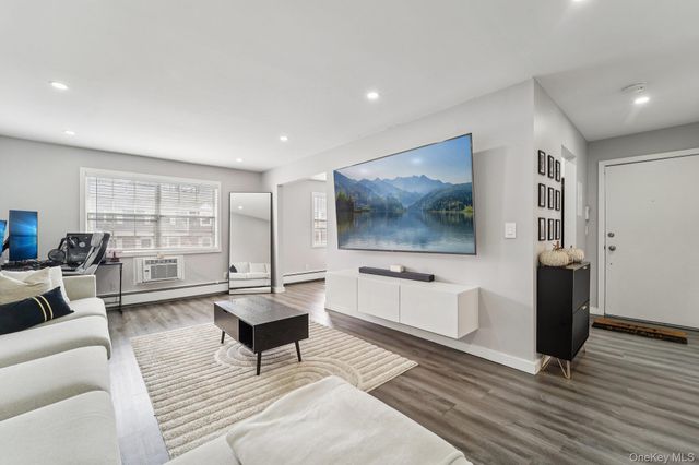 103 Doxbury Lane, Suffern, NY 10901