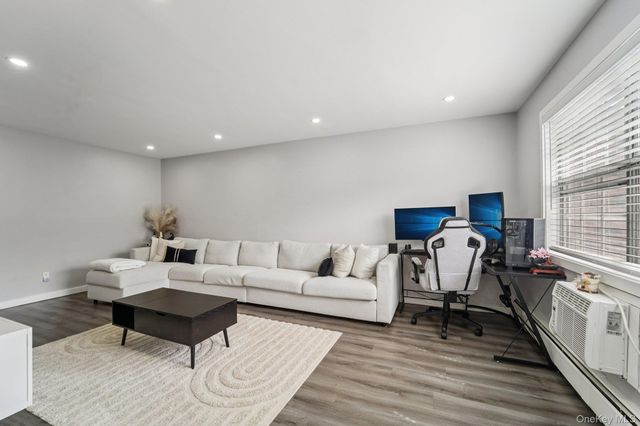 103 Doxbury Lane, Suffern, NY 10901