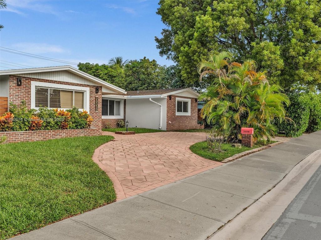20350 Highland Lakes Blvd, Miami, FL 33179