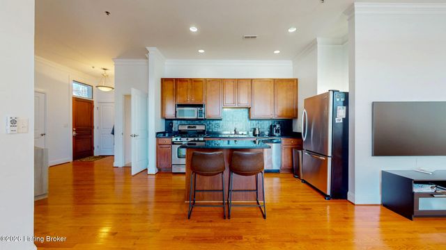 2011 Frankfort Ave 300, Louisville, KY 40206