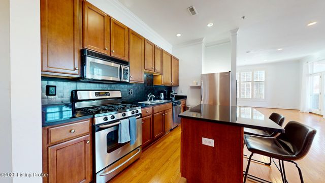 2011 Frankfort Ave 300, Louisville, KY 40206