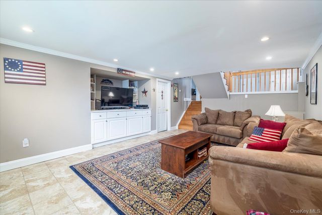 40 Cambridge Road, East Rockaway, NY 11518