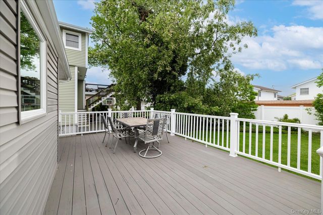 40 Cambridge Road, East Rockaway, NY 11518