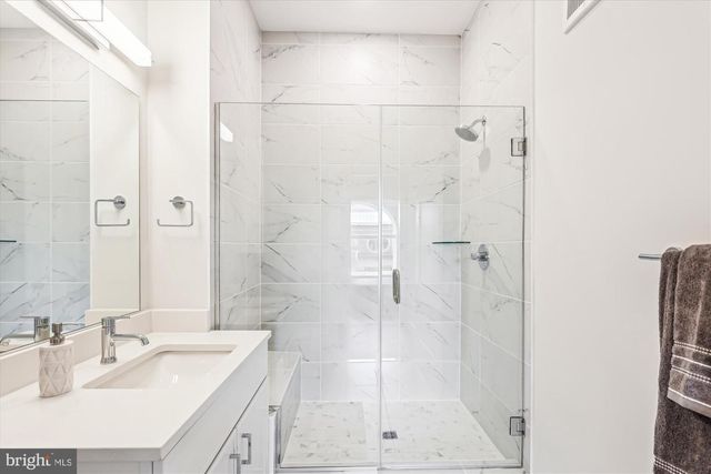 625 SLATERS LN #407, Alexandria, VA 22314