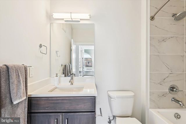 625 SLATERS LN #407, Alexandria, VA 22314