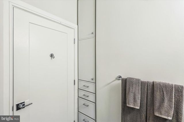 625 SLATERS LN #407, Alexandria, VA 22314