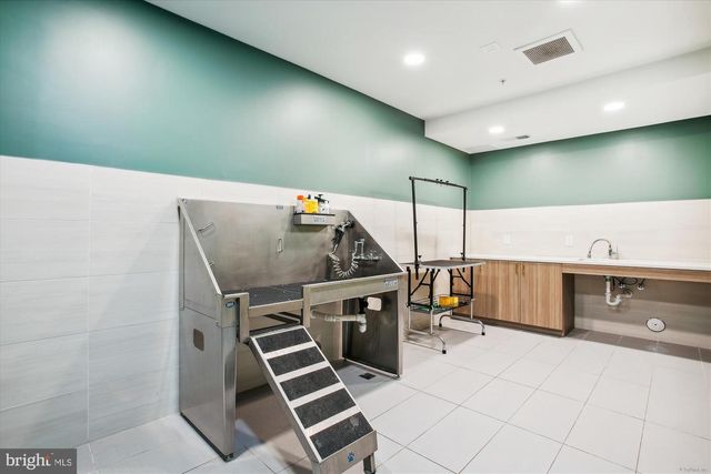 625 SLATERS LN #407, Alexandria, VA 22314