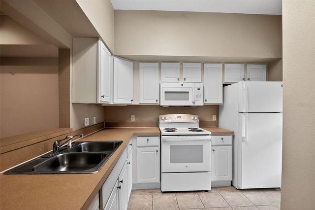 9177 SW 52ND ROAD E-102, Gainesville, FL 32608