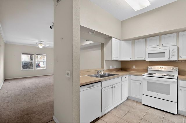 9177 SW 52ND ROAD E-102, Gainesville, FL 32608