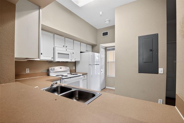 9177 SW 52ND ROAD E-102, Gainesville, FL 32608