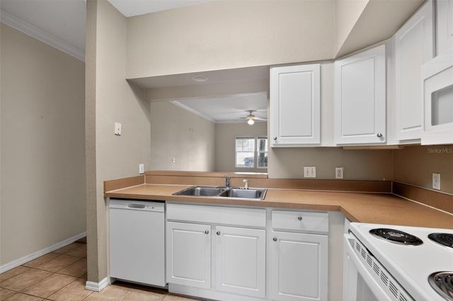 9177 SW 52ND ROAD E-102, Gainesville, FL 32608