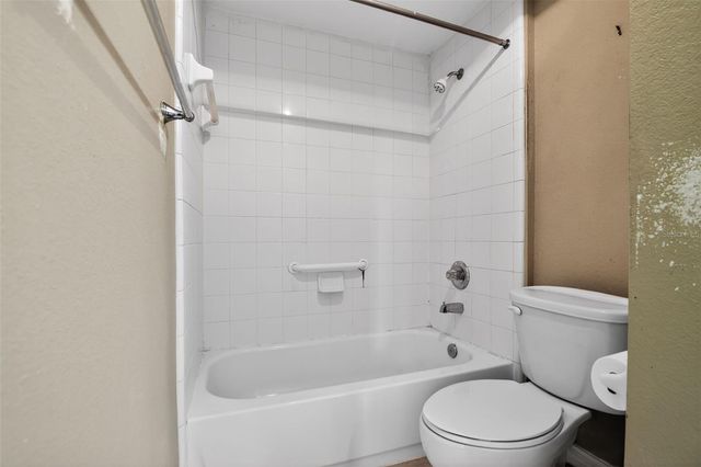 9177 SW 52ND ROAD E-102, Gainesville, FL 32608