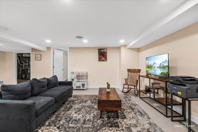 572 Glendale Avenue, Glen Ellyn, IL 60137