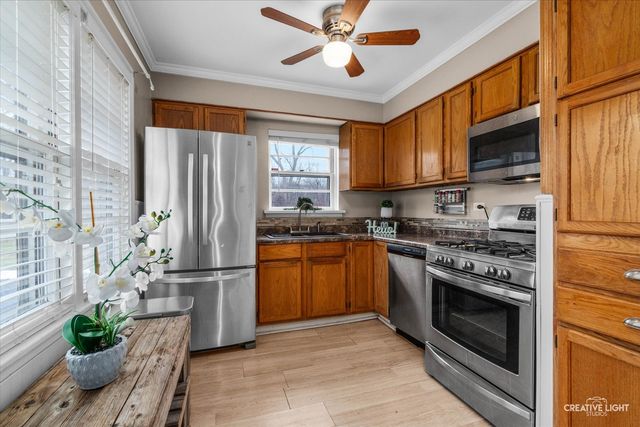 572 Glendale Avenue, Glen Ellyn, IL 60137