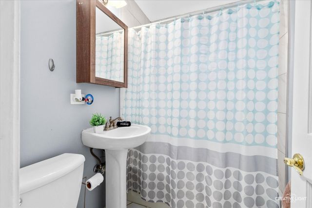 572 Glendale Avenue, Glen Ellyn, IL 60137