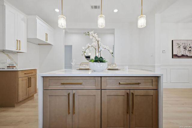 931 E Highland Blvd, San Antonio, TX 78210