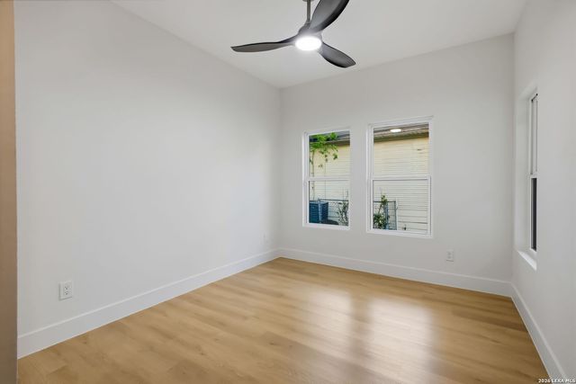 931 E Highland Blvd, San Antonio, TX 78210