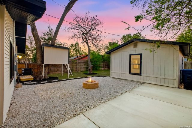 931 E Highland Blvd, San Antonio, TX 78210