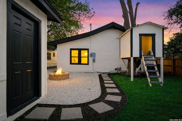 931 E Highland Blvd, San Antonio, TX 78210