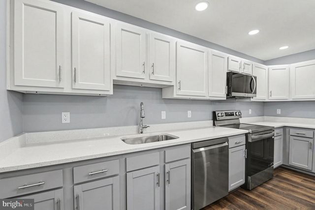 16 FIR DR, Baltimore, MD 21220
