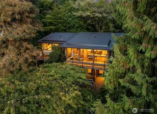 5401 SW Beach Drive Terrace, Seattle, WA 98116