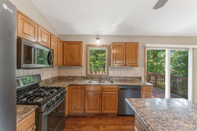 404 Minnesota Avenue, Roseville, MN 55113