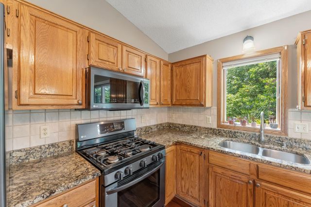 404 Minnesota Avenue, Roseville, MN 55113