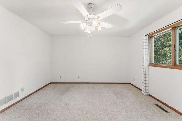 404 Minnesota Avenue, Roseville, MN 55113