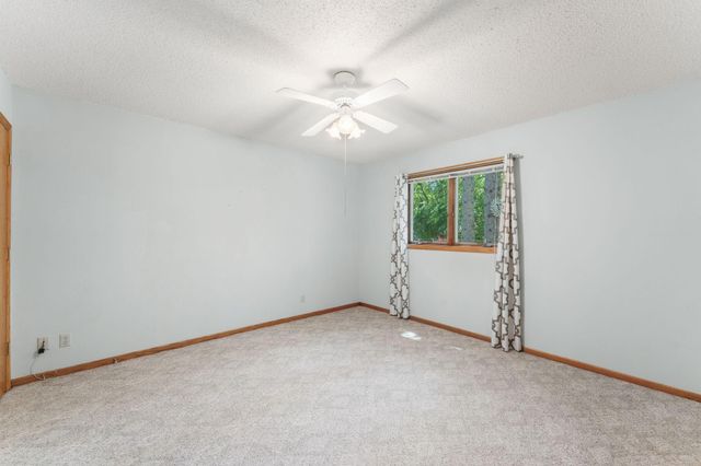 404 Minnesota Avenue, Roseville, MN 55113
